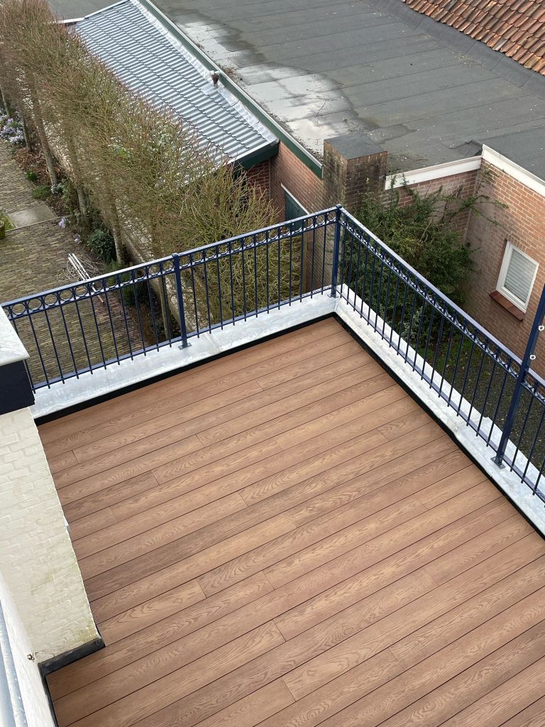 Balkon met Millboard vlonderplanken