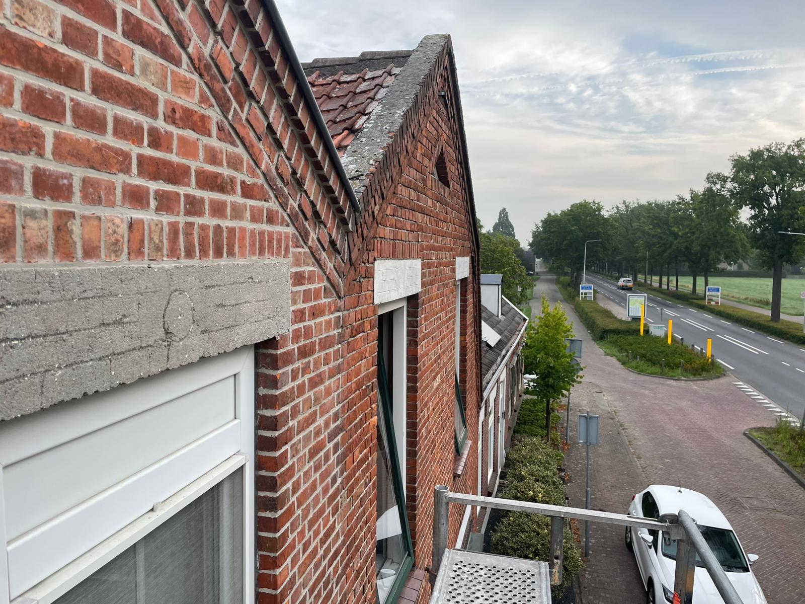 Aanbrengen cementgebonden bovenlijst voorgevel (Rijsbergen) * — afbeelding 3